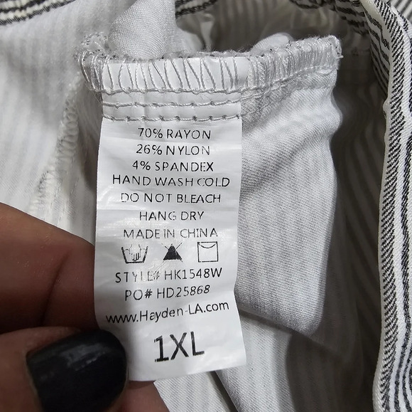 NWT Hayden Los Angeles Stretch Pinstripe Flared Pants, Cropped, Plus Size 1XL. - Picture 14 of 14